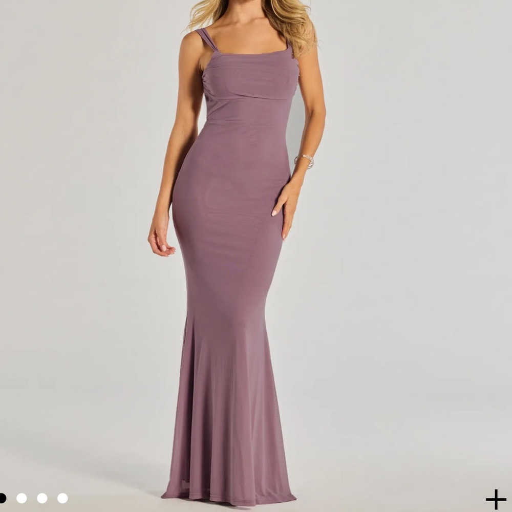 Elegant Purple Sleeveless Gown